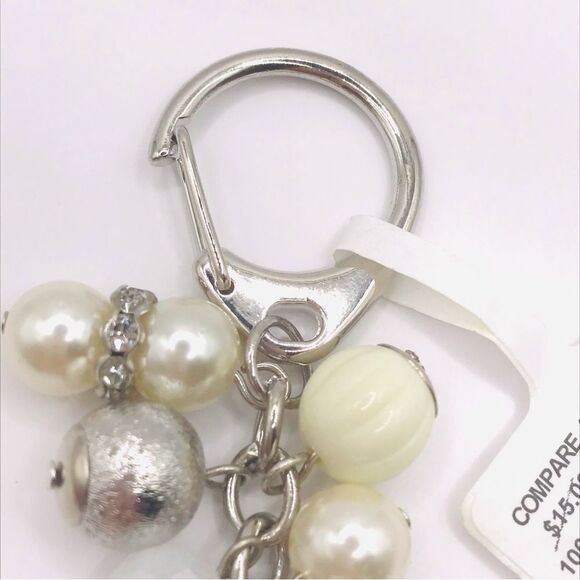 Silver Chic Initial H Keychain Car Accessory - Picture 5 of 7